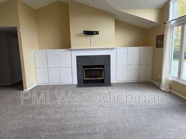 Building Photo - 623 146th Ave