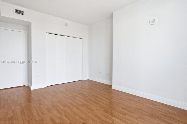 Building Photo - 3030 NE 188th St