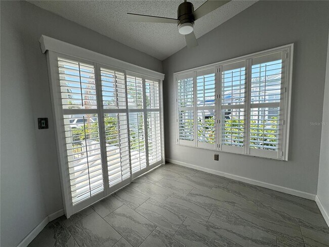 Building Photo - 1005 Pelican Ct