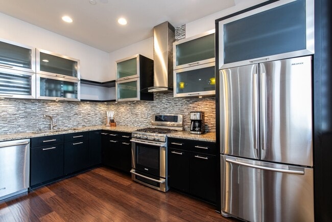 Building Photo - Furnished 3 bedroom/2bath Condo including Utilities!