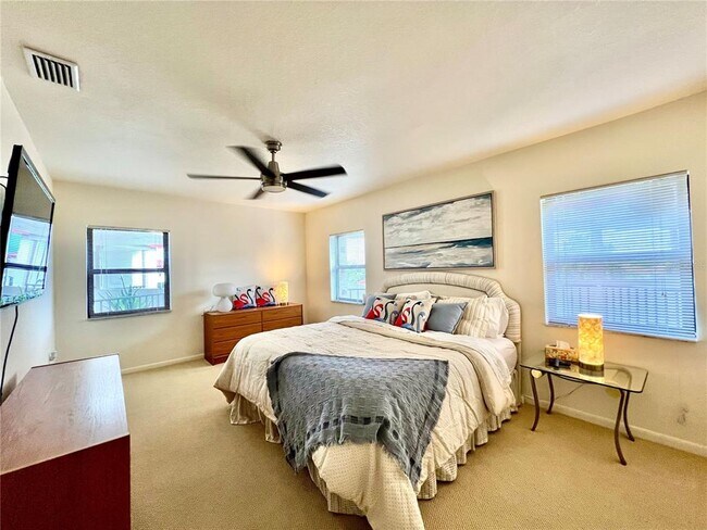 Building Photo - 3220 S Shore Dr