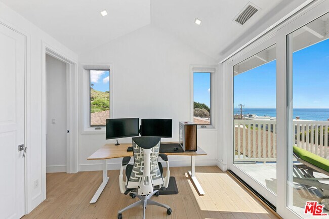 Building Photo - 25157 Malibu Rd