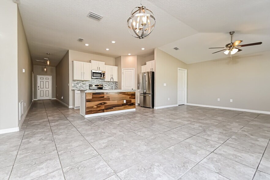 Building Photo - 1516 Climbing Dayflower Dr