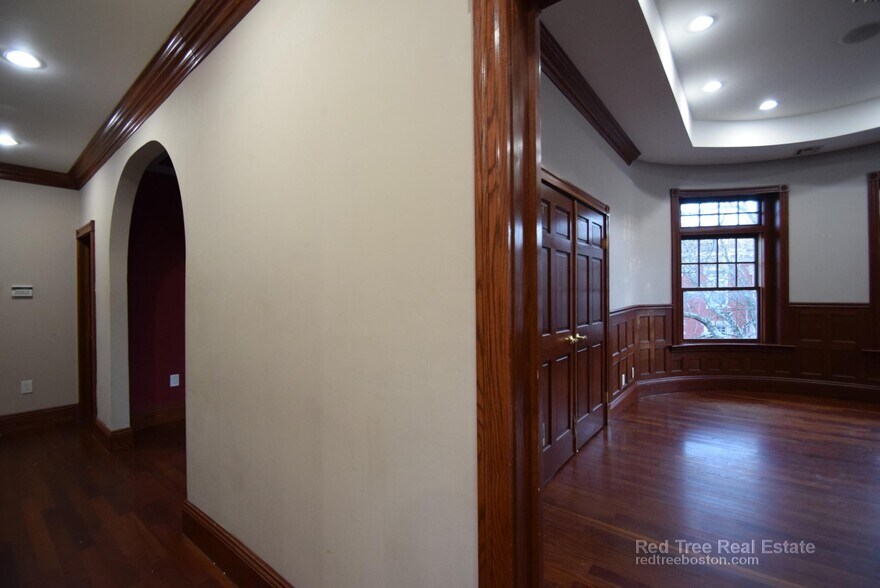 Building Photo - 9 Strathmore Rd