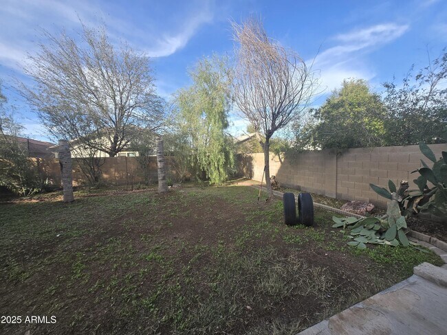 Building Photo - 8814 W Magnolia St