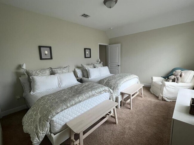 Building Photo - 7 Blue Violet Ct
