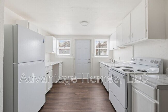 Building Photo - 1015 N Scott Ave