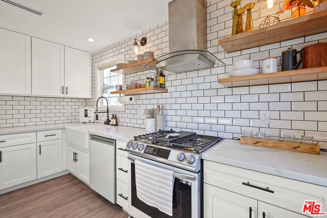 Building Photo - 14828 Saticoy St