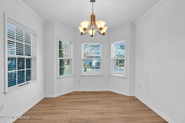 Building Photo - 40 Thistledown St