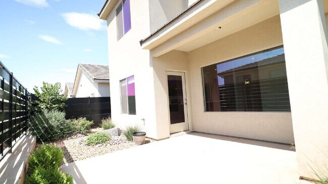Building Photo - Beautiful 4-Bed, 2.5-Bath Home in Scenic Washington, UT Near Sand Hollow