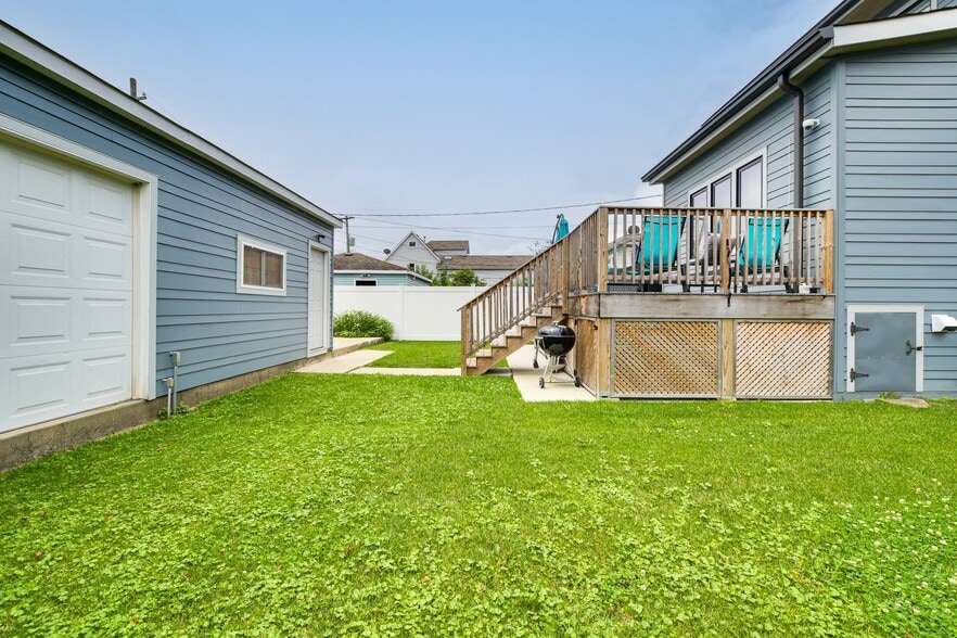 Fenced yard - 4727 N Kiona Ave