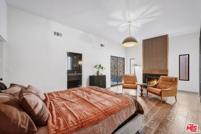 Building Photo - 3601 Dixie Canyon Ave