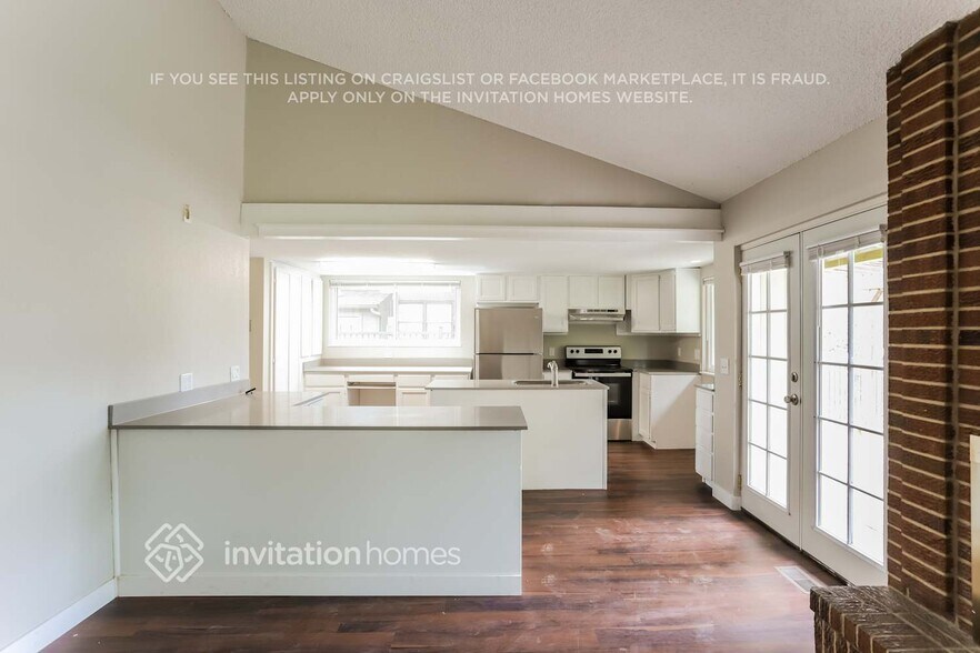 Building Photo - 15497 E Jarvis Pl