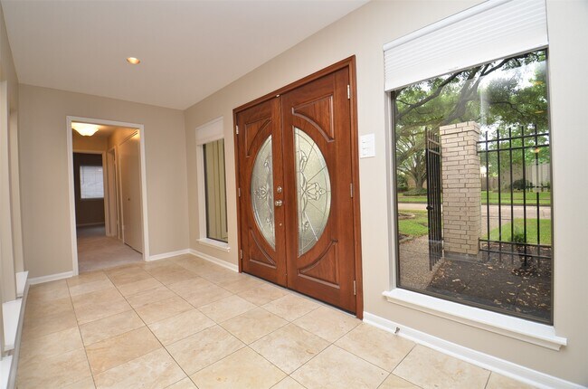 Building Photo - 12310 Burgoyne Dr
