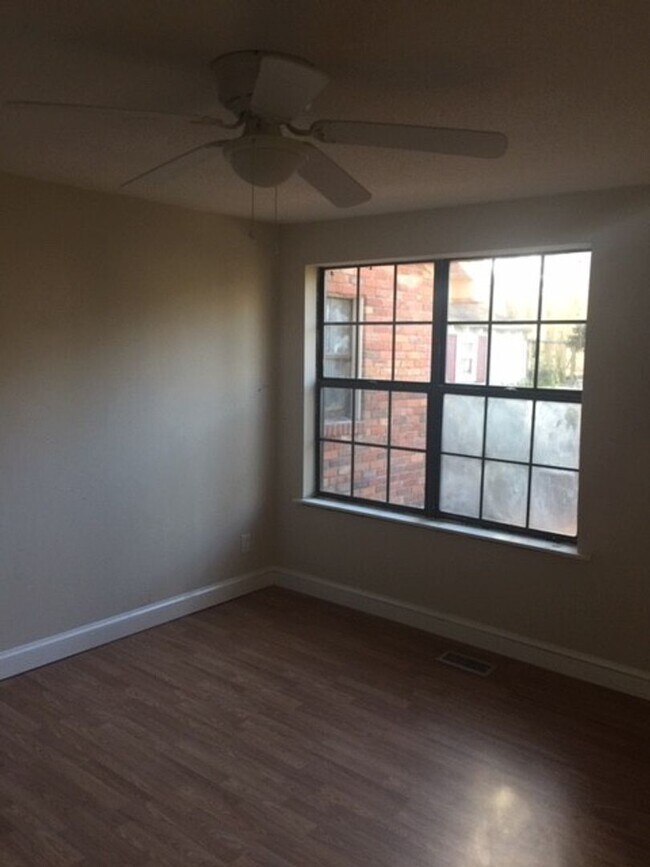 Building Photo - 210 Pineleaf Ln