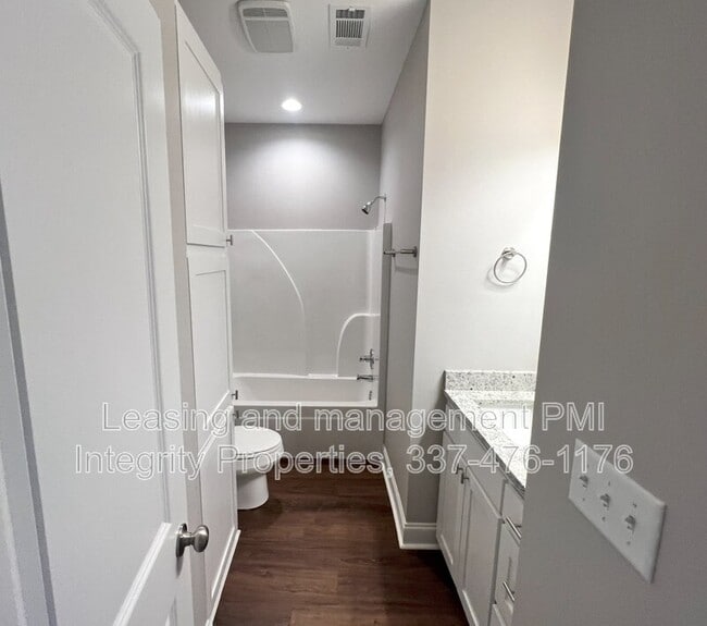 Building Photo - 33260 LA-16