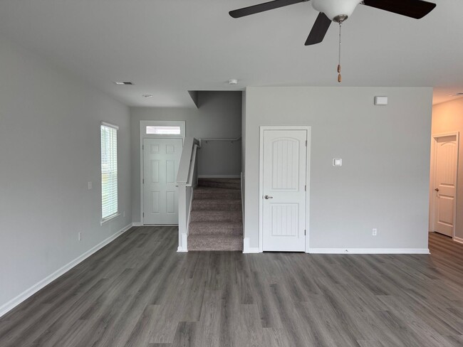 Building Photo - Brand New 4 bed home!! Ready for move in!!