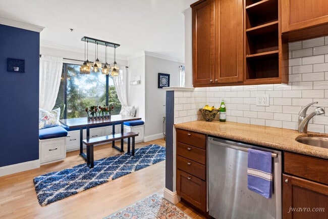 Building Photo - 1565 Sacramento St