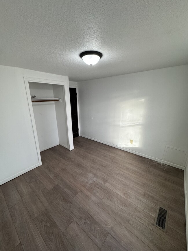 Building Photo - 2524 Cle Elum Dr