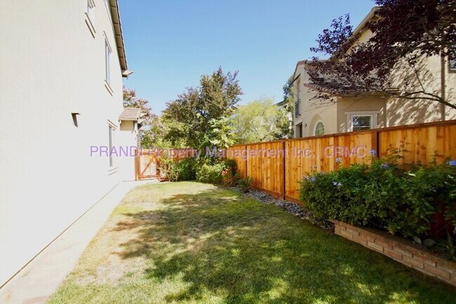 Building Photo - 19 Waterbury Ln