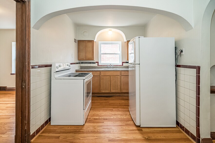 Building Photo - 6525 Devonshire Ave