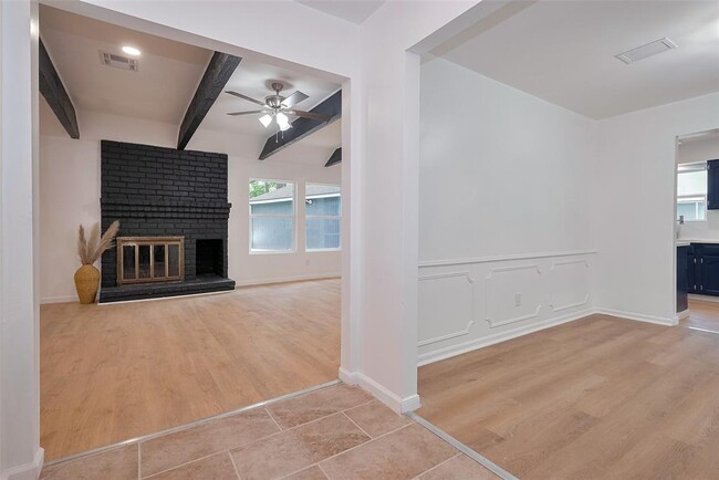 Building Photo - 25303 Lynbriar Ln