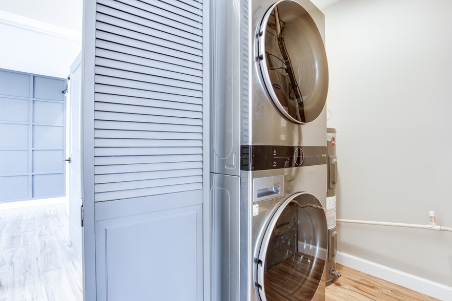 Laundry/Utility Room - 18752 Curry Powder Ln