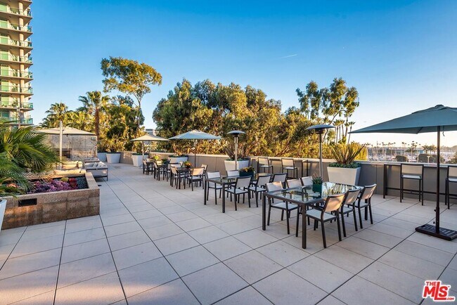 Building Photo - 13650 Marina Pointe Dr