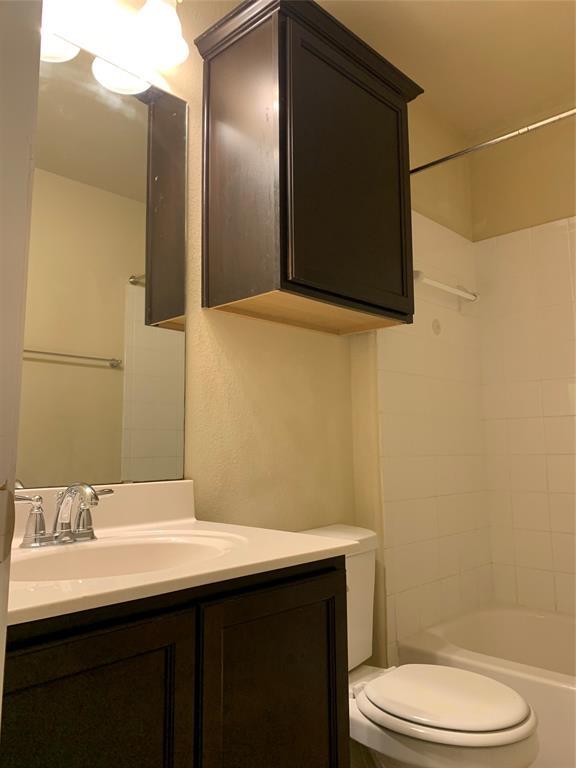 Building Photo - 352 Langely