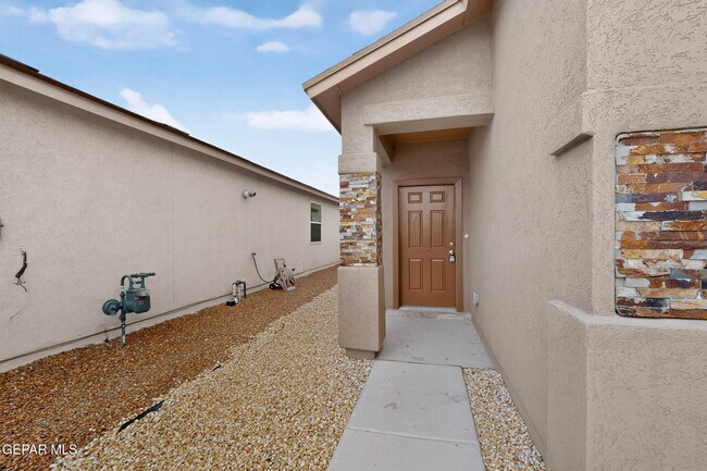 Building Photo - 12621 Cono Norte Dr