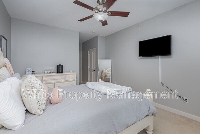 Building Photo - 17135 Red Feather Dr