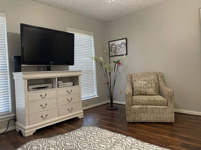 Building Photo - 14227 Sandfield Dr