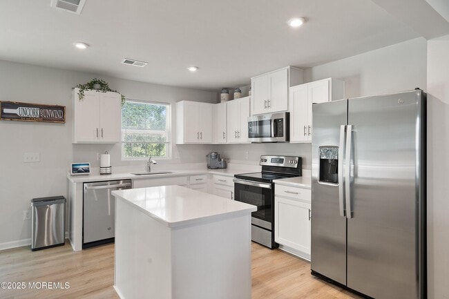 Building Photo - 305 Cyprus Ct