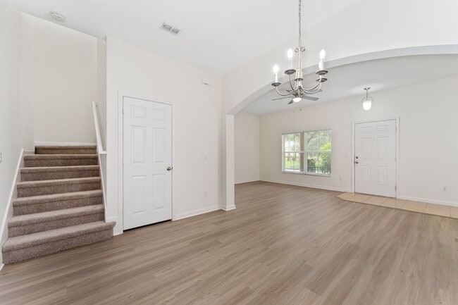 Building Photo - Nice 3/2.5 Townhouse with 2-Car Garage in ...