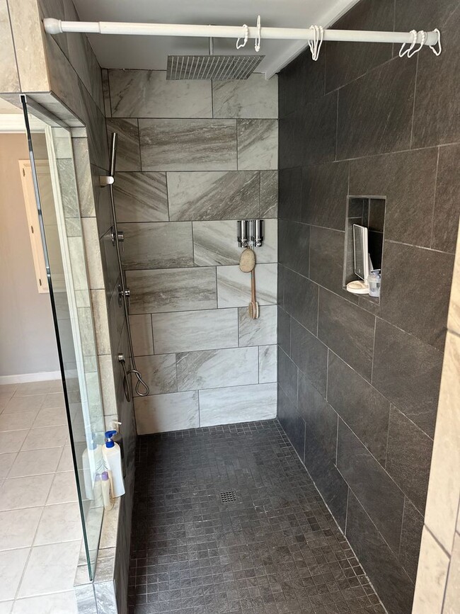 Building Photo - Available June 1st! Beautiful 4-Bedroom, 2...