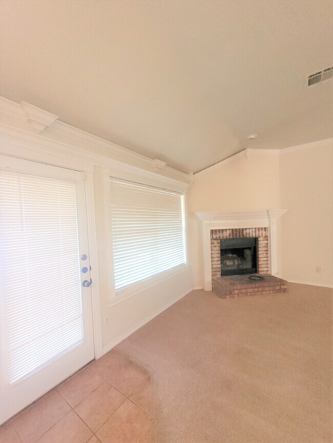 Building Photo - 502 Hood Dr