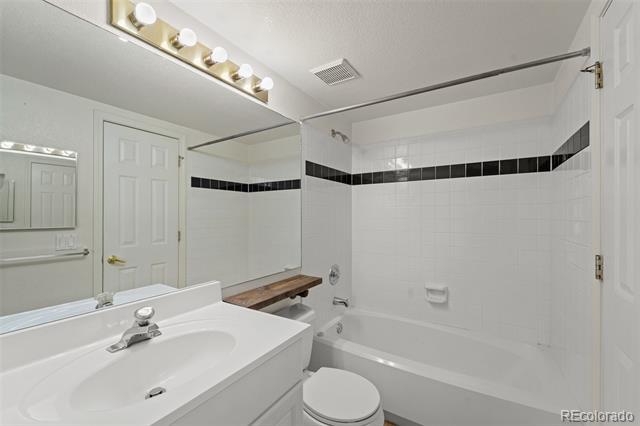 Building Photo - 6082 Colony Cir