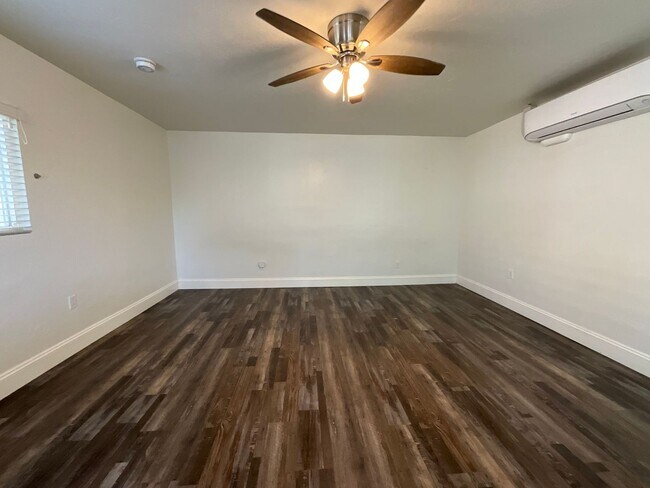 Building Photo - 3074 E Terrace Ave