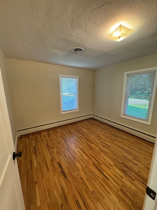 Building Photo - 2613 Southridge Dr