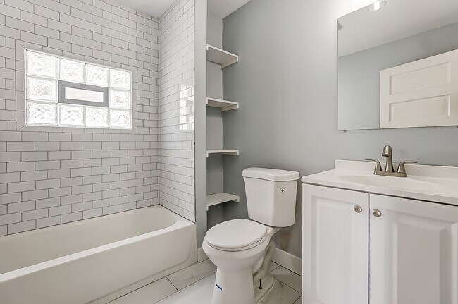 Building Photo - 2 Bed in Dayton- MOVE IN SPECIAL! Second Month Free if Moved in by April 15th!