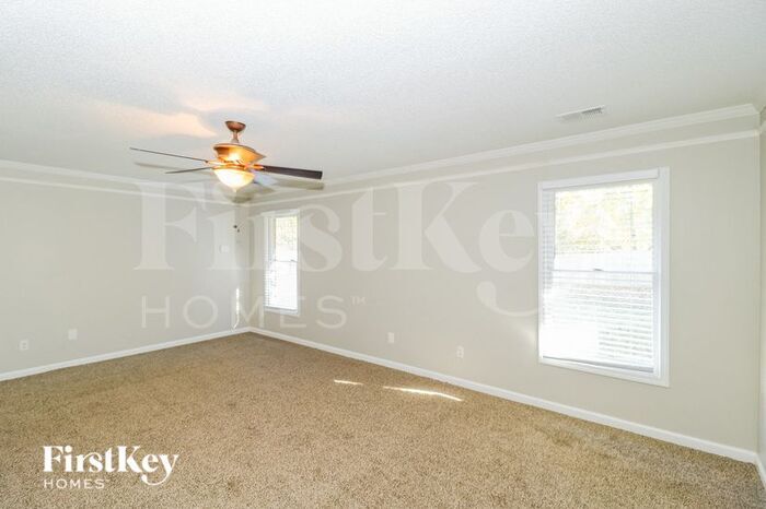 Building Photo - 8827 Dewberry Ln