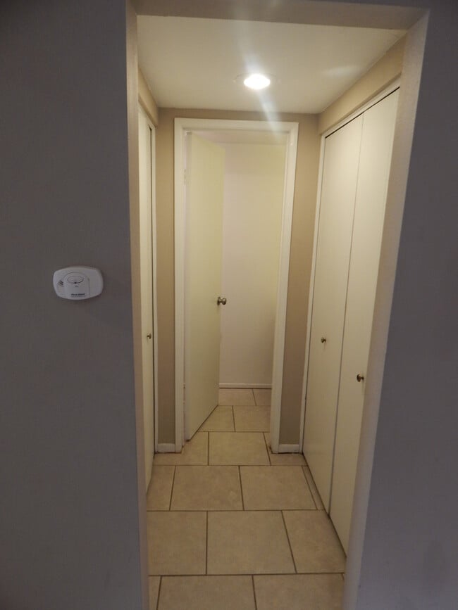 Building Photo - Beautiful Jurupa Hills Condo - 3 Bedroom