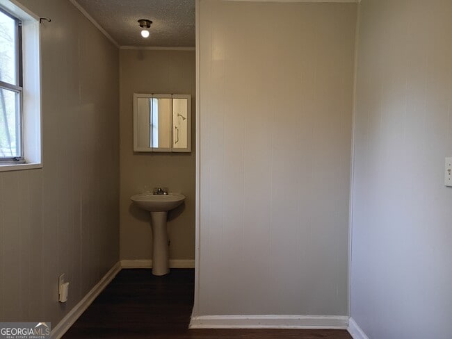 Building Photo - 211 Arnco 6th St