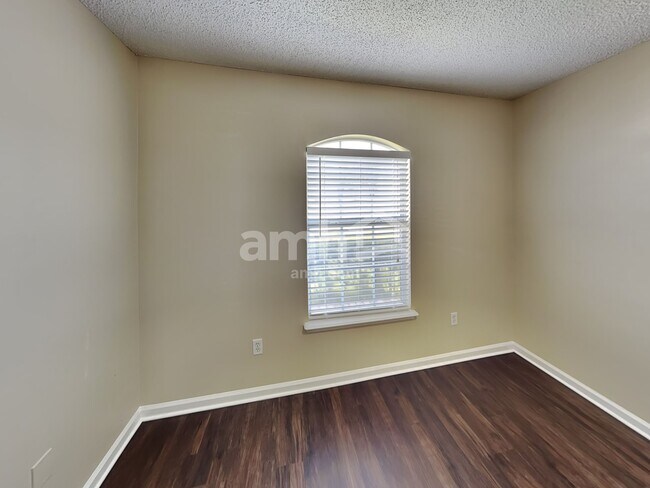 Building Photo - 1767 Saw Lake Dr