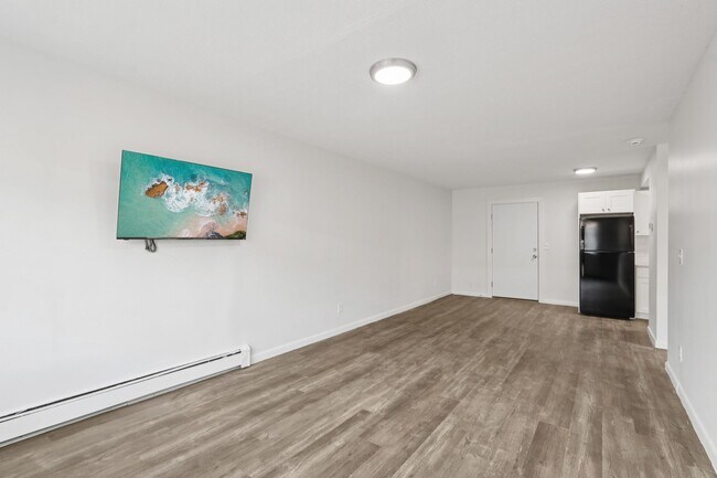 Interior Photo - 1045 River