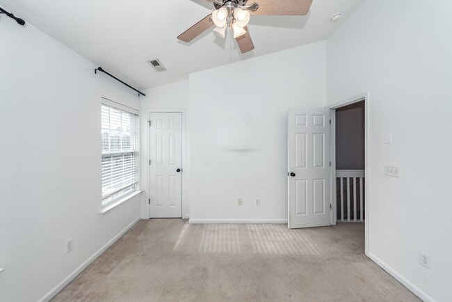 Building Photo - 2 Bedroom, 1.5 Bathroom Townhome - Charleston