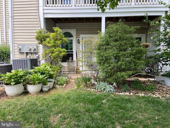 Building Photo - 2954 Yarling Ct