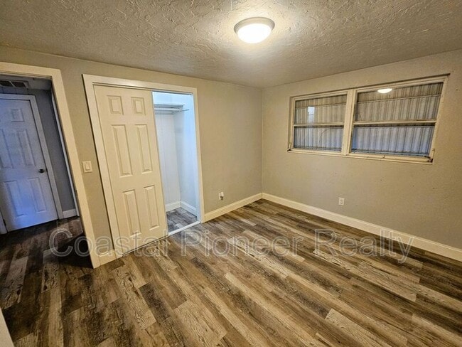 Building Photo - 501 25th Ave W