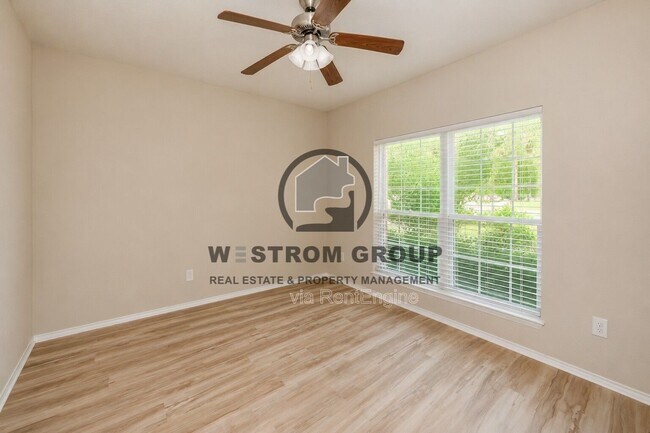 Building Photo - 3121 Hornbeam St