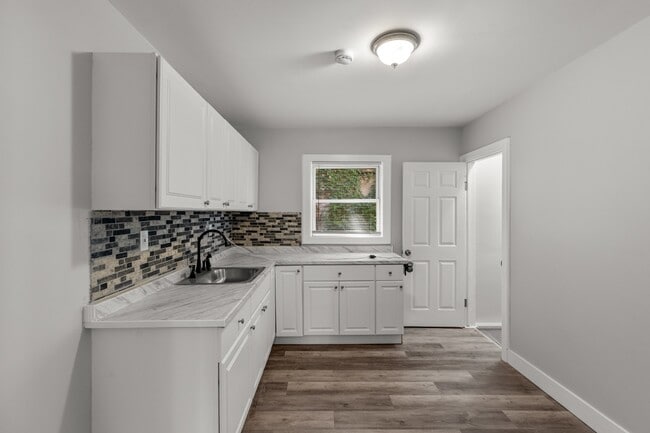 Building Photo - 12666 Cloverlawn Ave